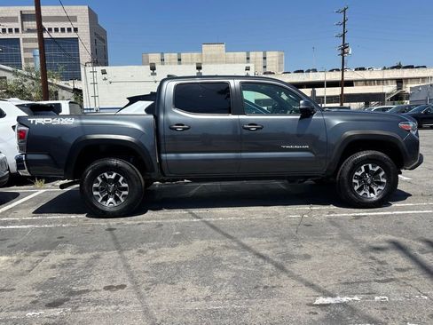 Used 2022 Toyota Tacoma TRD Off-Road AWD/4WD image 3