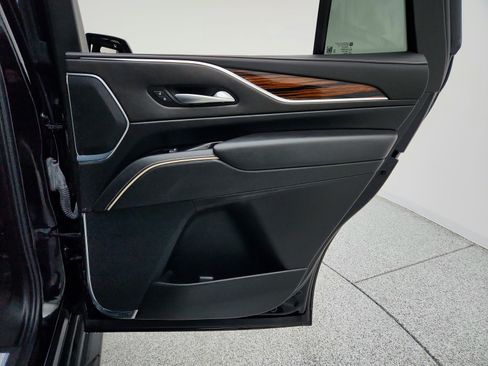 Used 2024 Cadillac Escalade Premium Luxury image 31