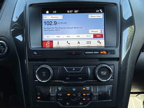Used 2018 Ford Explorer XLT w/ Equipment Group 202A AWD/4WD image 12