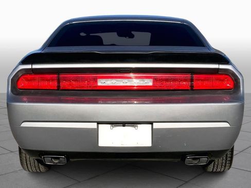 Used 2014 Dodge Challenger SXT image 4