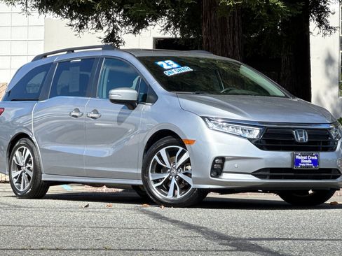 Used 2023 Honda Odyssey Touring image 2