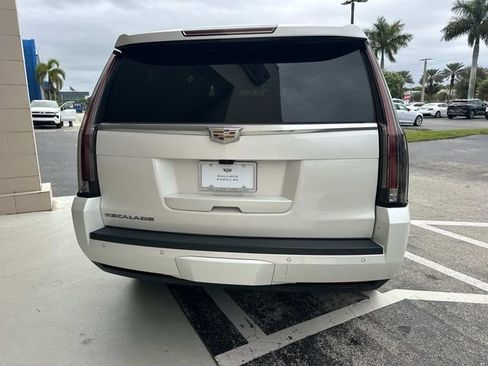 Used 2018 Cadillac Escalade Premium Luxury image 7