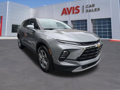 Used 2025 Chevrolet Blazer LT FWD image 3