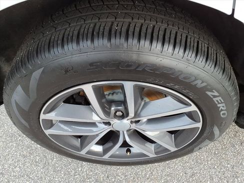 Used 2024 Land Rover Range Rover Evoque Dynamic SE image 11