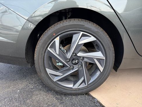 Certified 2025 Hyundai Elantra SEL FWD image 23