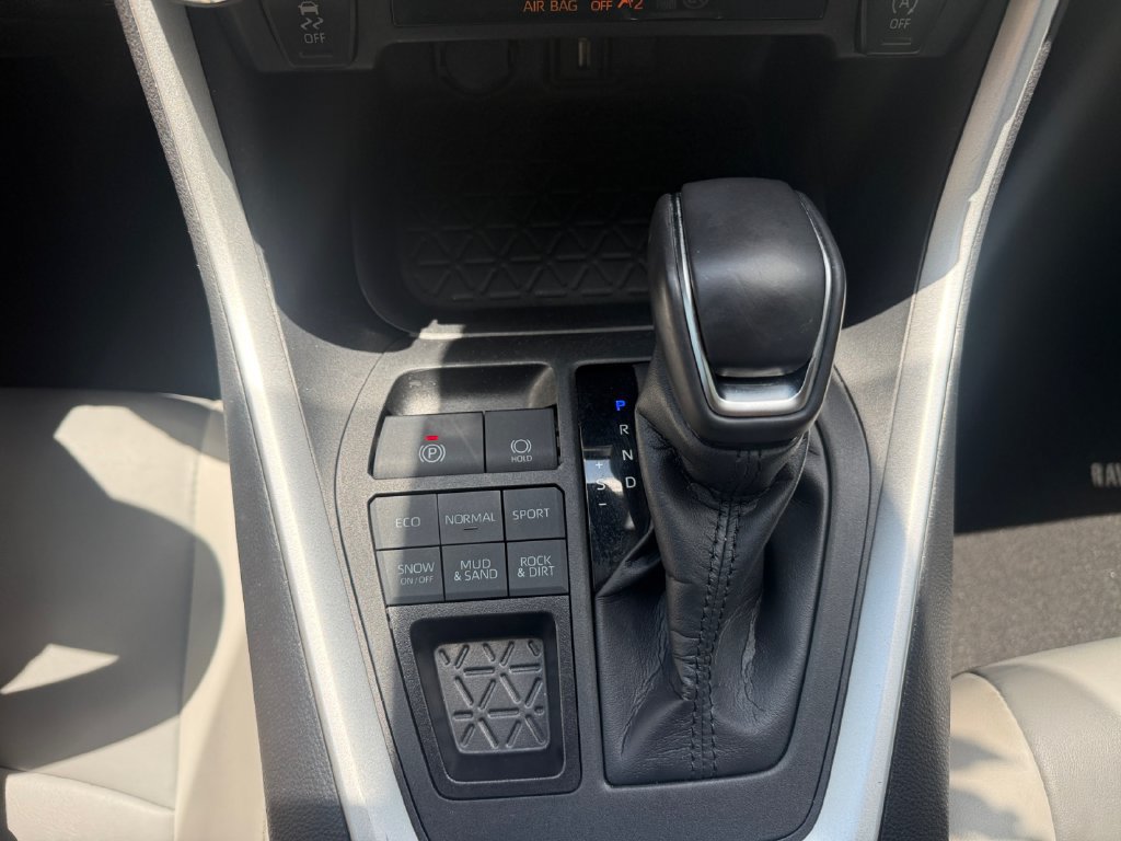 Used 2022 Toyota RAV4 XLE Premium AWD/4WD image 28