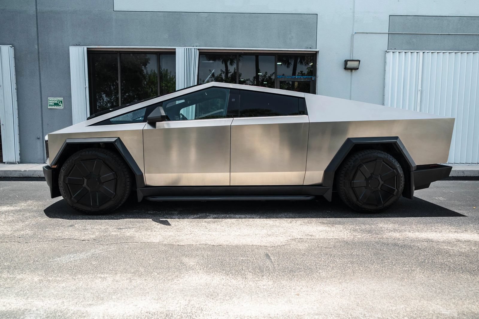 Used 2024 Tesla Cybertruck AWD Crew Cab image 6