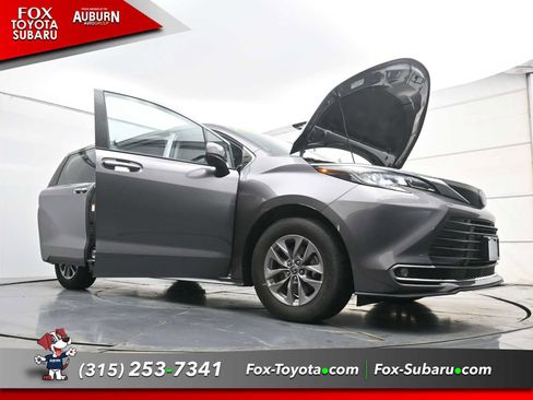 Used 2022 Toyota Sienna XLE w/ XLE Plus Package image 35