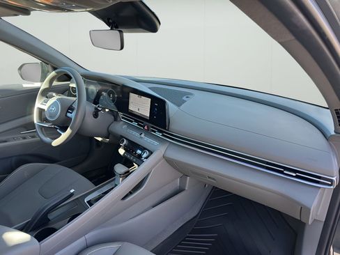 Used 2024 Hyundai Elantra SEL image 28