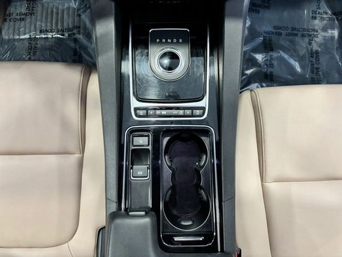 Used 2019 Jaguar F-PACE Premium image 27