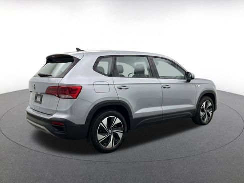 Used 2026 Volkswagen Taos SE AWD/4WD image 9