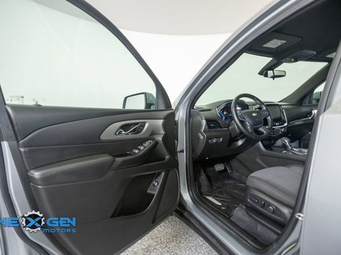 Used 2023 Chevrolet Traverse LT w/ LPO, Floor Liner Package AWD/4WD image 9
