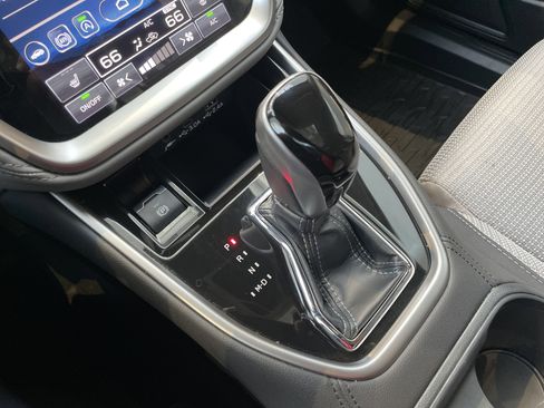 Used 2025 Subaru Outback Premium w/ Popular Package #1A image 36