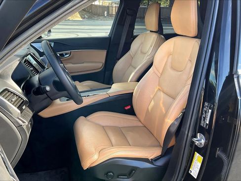 Used 2023 Volvo XC90 T8 Ultimate w/ Lounge Package image 28