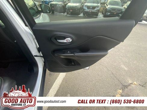 Used 2015 Jeep Cherokee Limited image 11