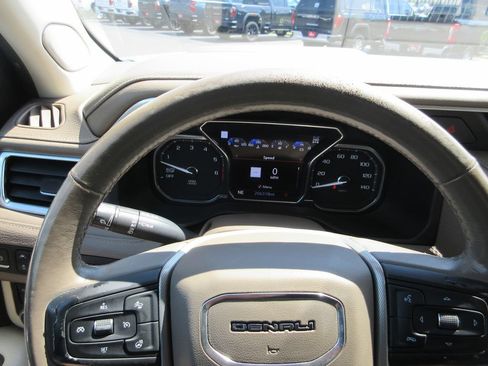 Used 2021 GMC Yukon XL Denali w/ Denali Ultimate Package AWD/4WD image 34
