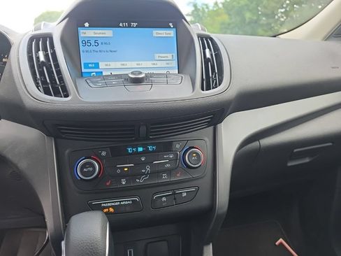 Used 2018 Ford Escape SE w/ SE Sync 3 Package AWD/4WD image 17