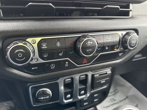 Used 2025 Jeep Wrangler Sport S image 21