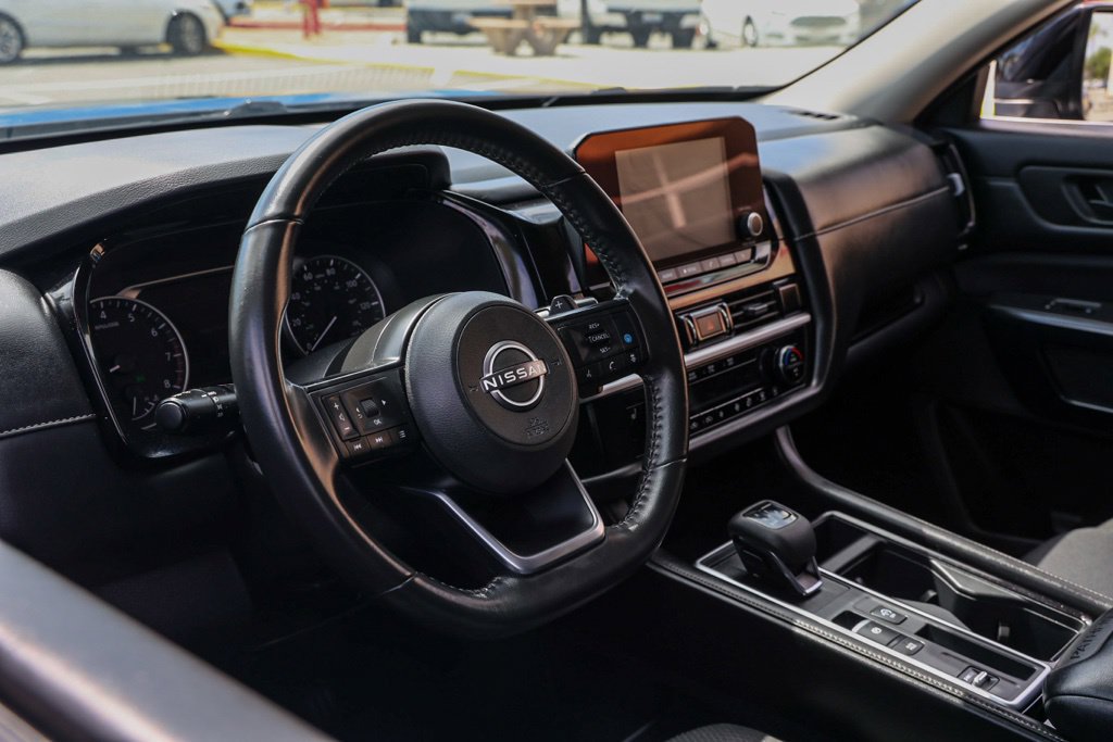 Used 2025 Nissan Pathfinder SV FWD image 15
