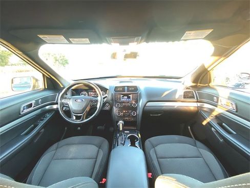 Used 2019 Ford Explorer XLT image 19