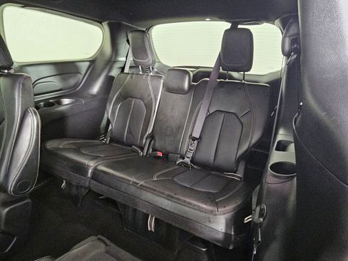 Used 2025 Chrysler Pacifica Select image 33