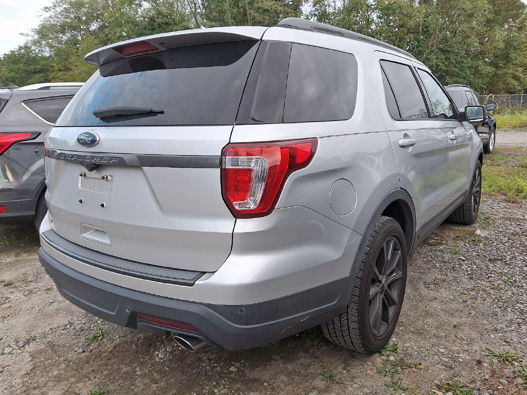 Used 2019 Ford Explorer XLT w/ Equipment Group 202A FWD image 4