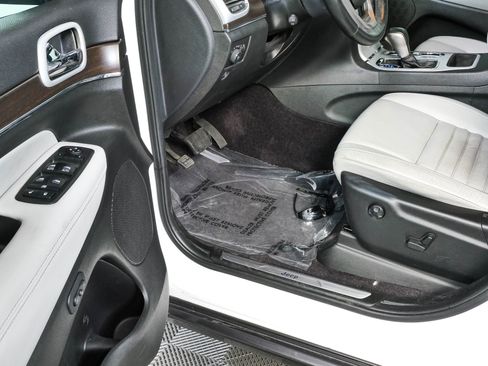 Used 2018 Jeep Grand Cherokee Limited RWD image 7