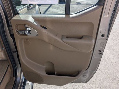 Used 2006 Nissan Frontier LE w/ (H01) Rockford Fosgate Pkg image 33