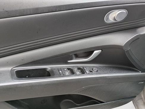 Certified 2023 Hyundai Elantra Limited image 14