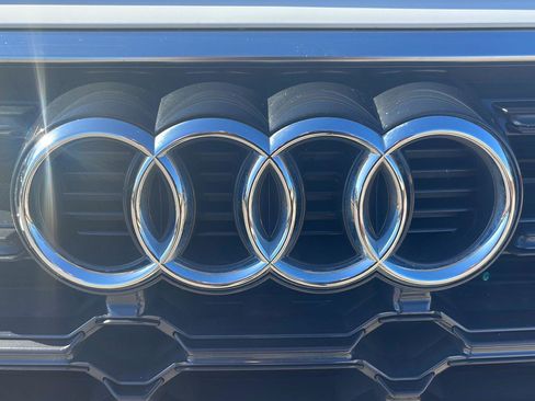 Used 2023 Audi Q5 2.0T Premium w/ Convenience Package AWD/4WD image 10