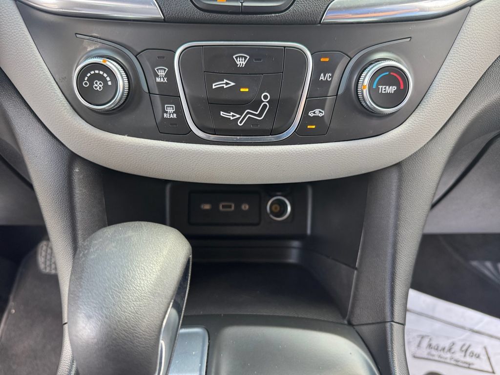Used 2022 Chevrolet Equinox LS FWD image 23