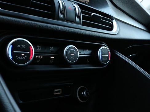 Used 2021 Alfa Romeo Giulia Ti w/ Nero Edizione image 34