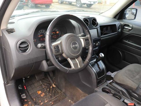 Used 2014 Jeep Patriot Latitude AWD/4WD image 10