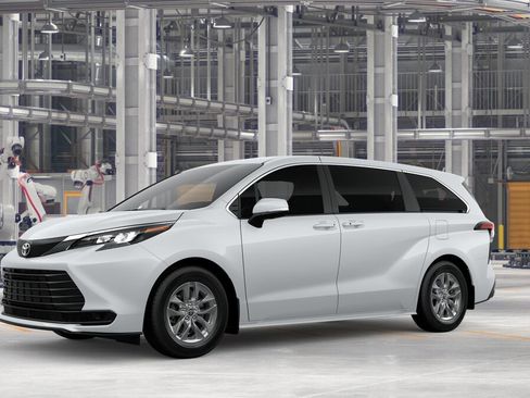 New 2026 Toyota Sienna LE FWD image 2