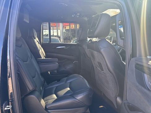 Used 2019 Cadillac Escalade ESV Platinum image 28