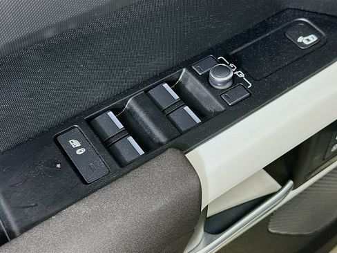 Used 2023 Land Rover Defender 110 S image 20