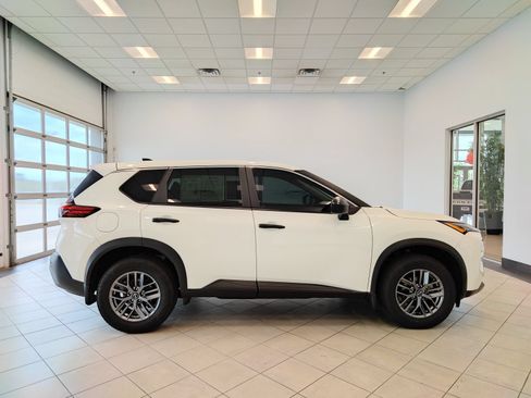 Used 2023 Nissan Rogue S AWD/4WD image 2