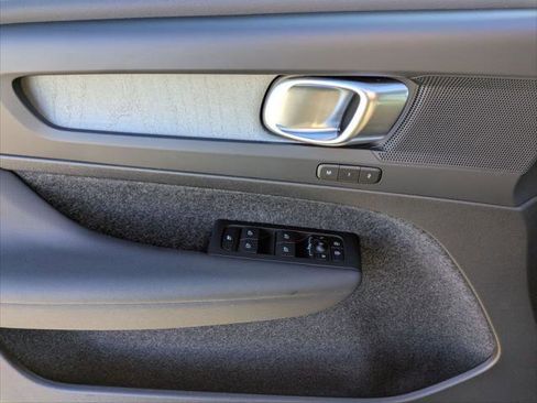 Used 2024 Volvo XC40 B5 Core w/ Climate Package image 10