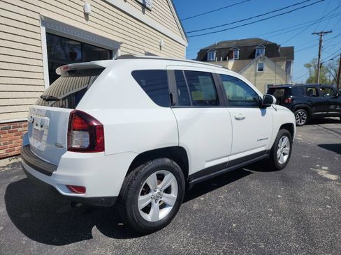 Used 2016 Jeep Compass Latitude FWD image 2