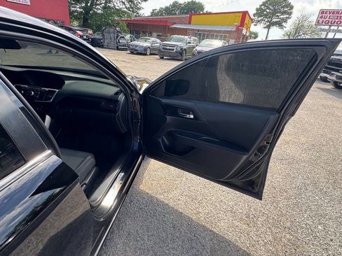 Used 2016 Honda Accord LX image 16