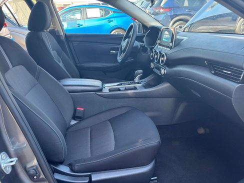 Used 2025 Nissan Sentra SV FWD image 34