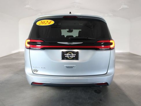 Used 2024 Chrysler Pacifica Touring-L FWD image 58