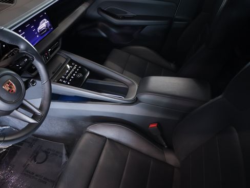 Certified 2025 Porsche Macan 4 Electric AWD/4WD image 18