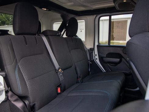Used 2024 Jeep Wrangler Unlimited Rubicon 4xe AWD/4WD image 18