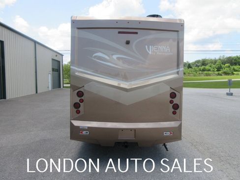 Used 2017 Mercedes-Benz Sprinter 3500 image 5