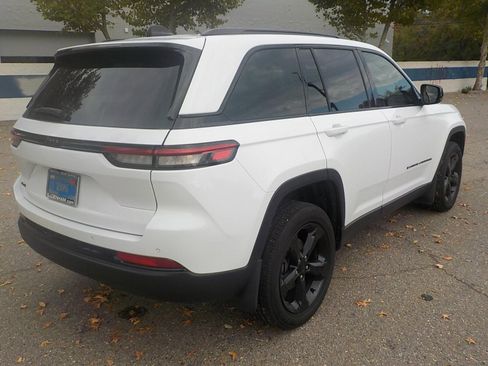 Used 2023 Jeep Grand Cherokee Altitude image 5