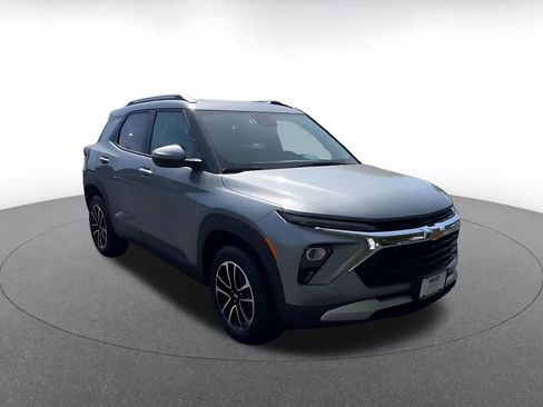 Used 2025 Chevrolet TrailBlazer LT AWD/4WD image 3