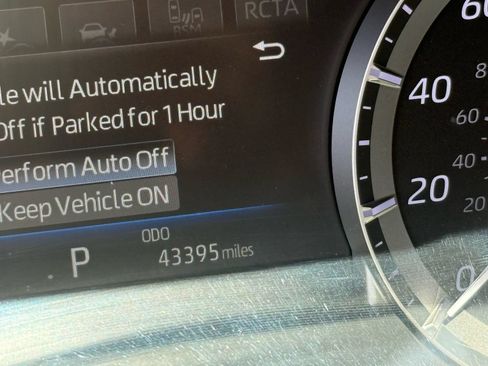 Used 2024 Toyota Highlander XLE FWD image 20