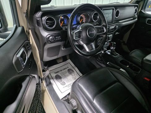 Used 2020 Jeep Gladiator Overland AWD/4WD image 6