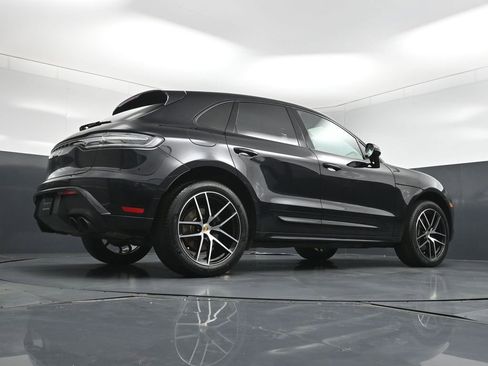 Certified 2025 Porsche Macan AWD/4WD image 28